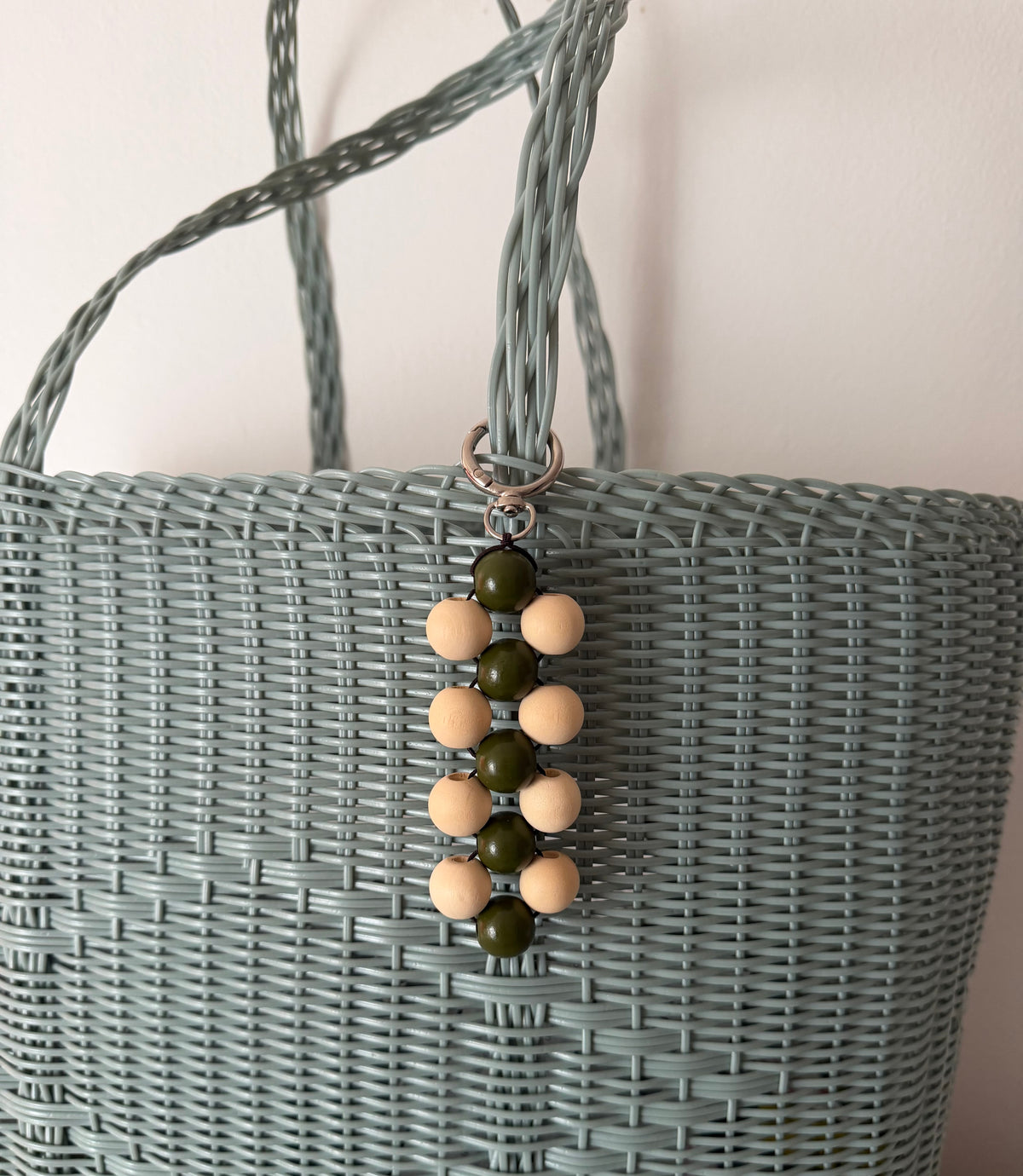 Beaded Bag Charm - Khaki et Natural