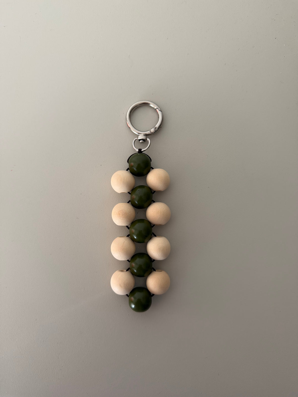 Beaded Bag Charm - Khaki et Natural